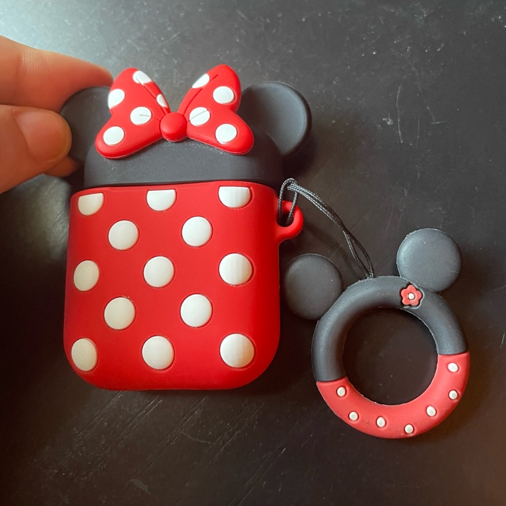 Minnie Mouse 1st Generation AirPod Case with ring attachment
